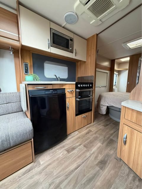 2016 Swift Explorer 584 photo 9