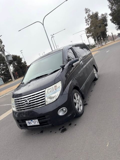 2007 Nissan Elgrand photo 2