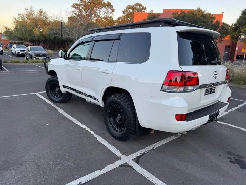 2019 Toyota LandCruiser photo 5