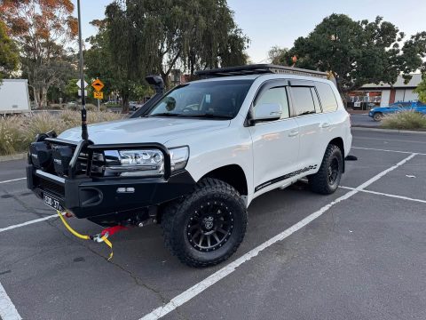 2019 Toyota LandCruiser photo 2