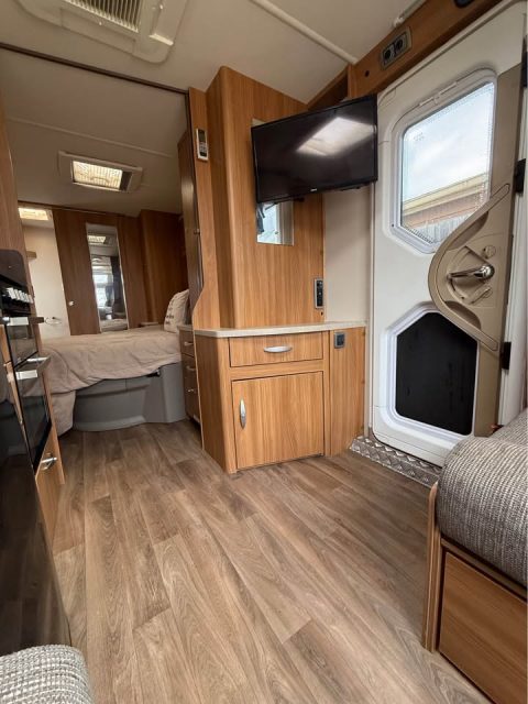 2016 Swift Explorer 584 photo 8