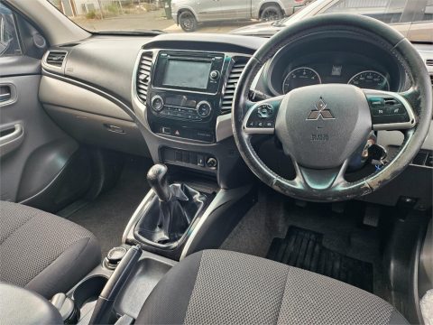 2016 Mitsubishi Triton photo 8