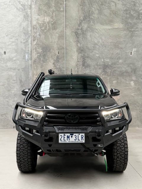 2018 Toyota Hilux photo 2